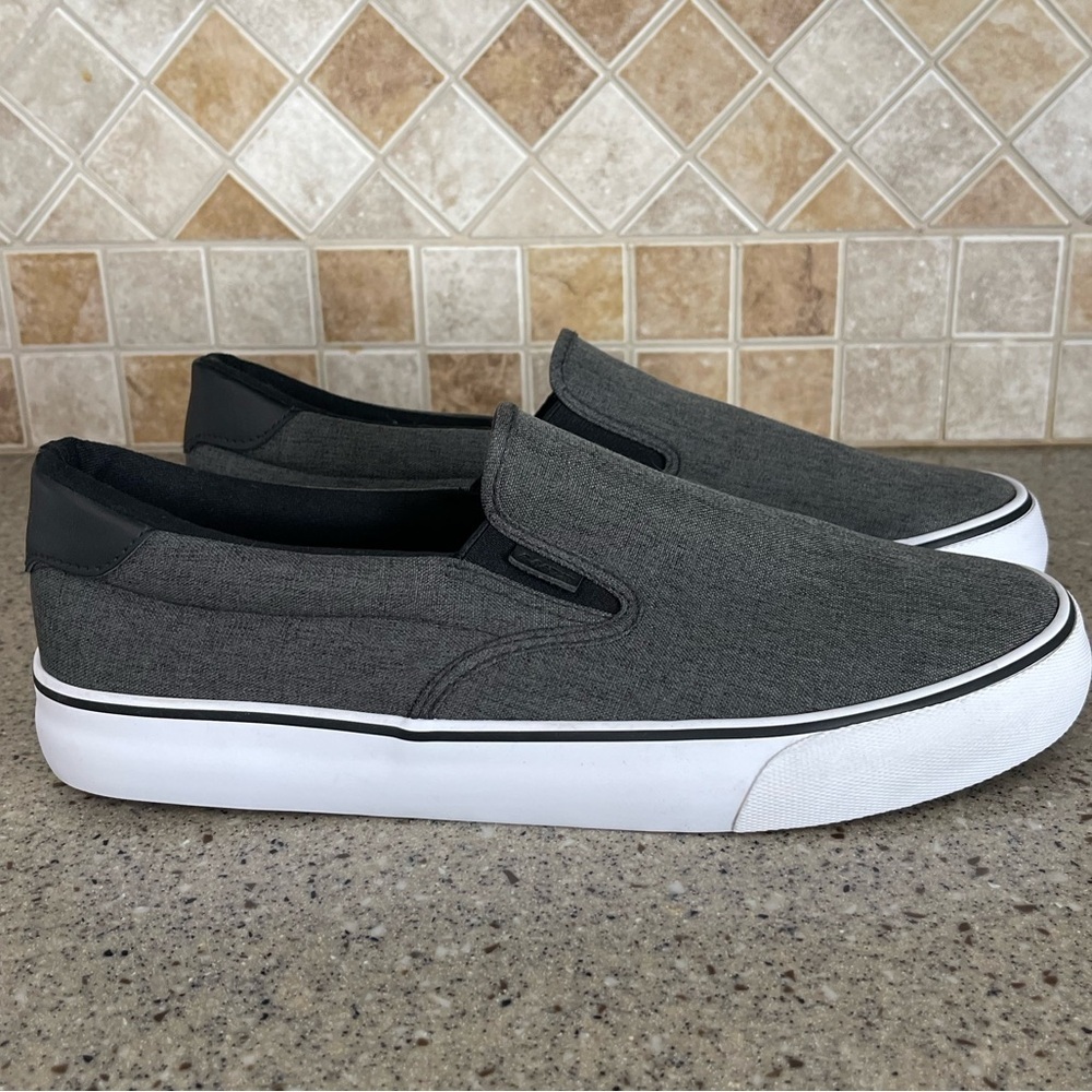 LUGZ Men’s Clipper Casual Slipon Loafer Sneaker Size 10 in Charcoal/Black/White